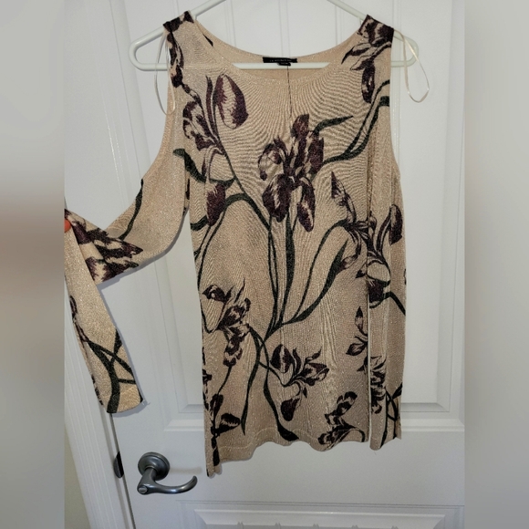 Le Chateau top - Picture 1 of 5